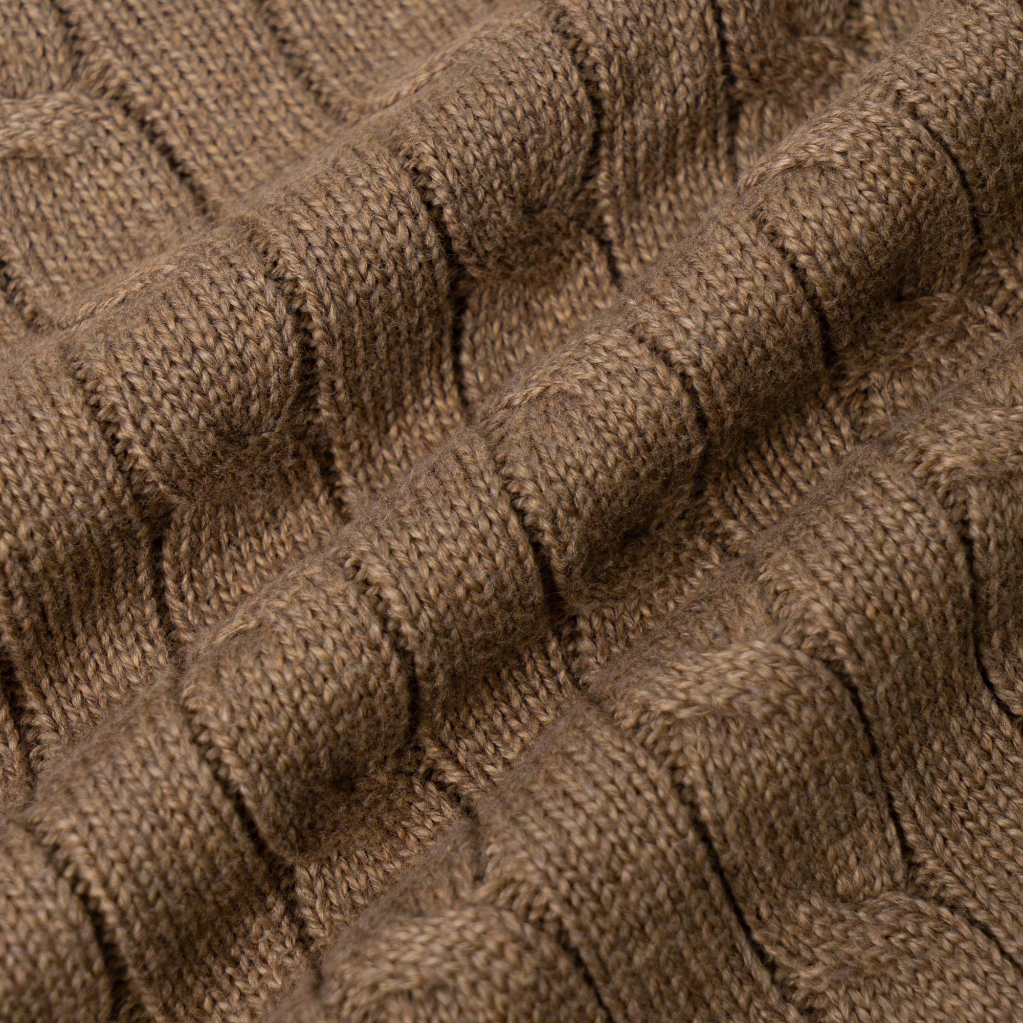 Shop Polo Ralph Lauren FW24 Solid Cable Knit Lengan Panjang Sweater Coklat. 710929351005