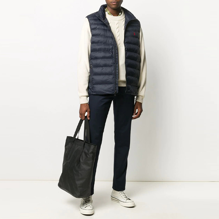 Lookbook 폴로 랄프 로렌 로고 자수 퀼팅 베스트 네이비 블루. 710810898-007