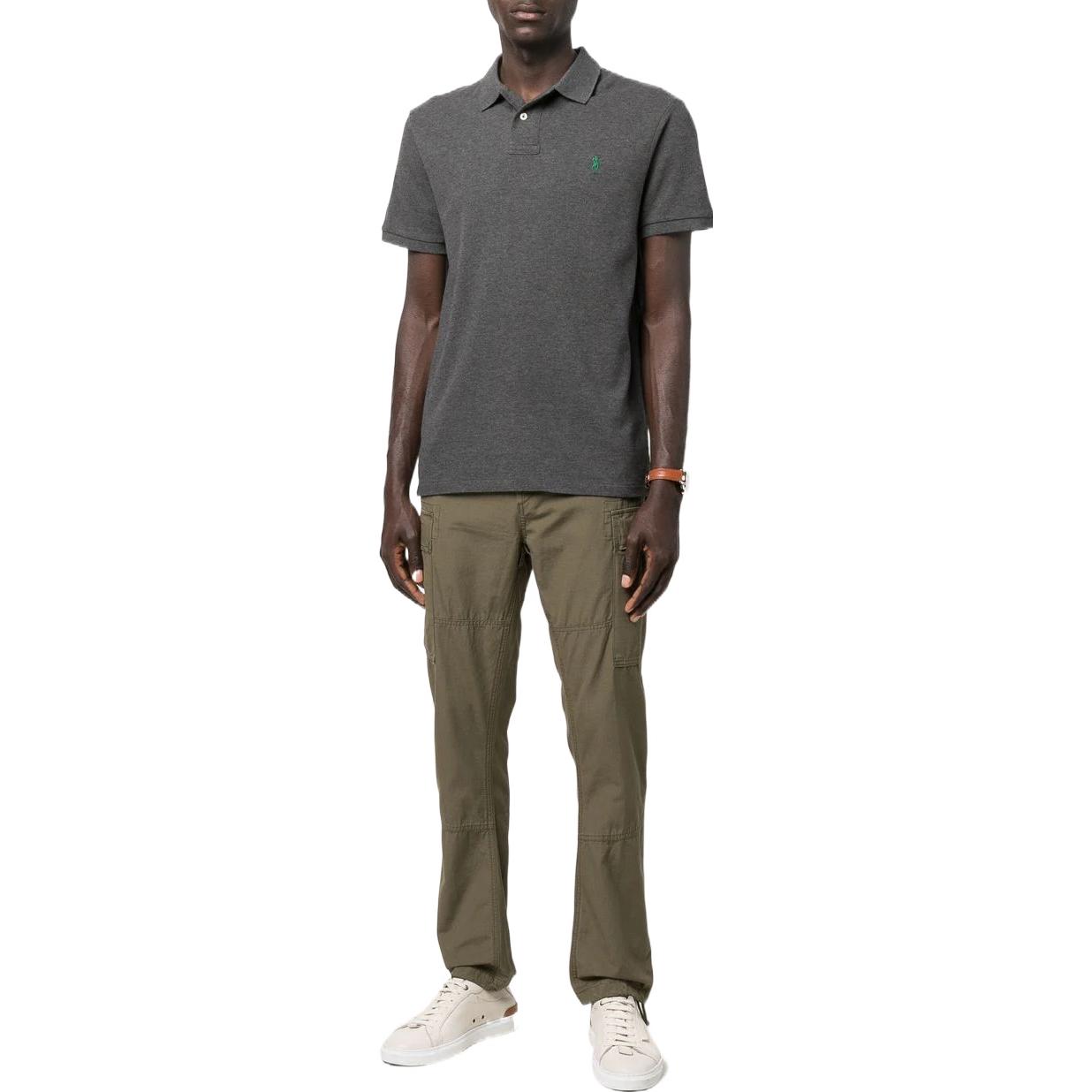 Lookbook Polo Ralph Lauren SS22 Seluar Cargo Tirus Hijau Zaitun Multi-Poket. 710864896-002