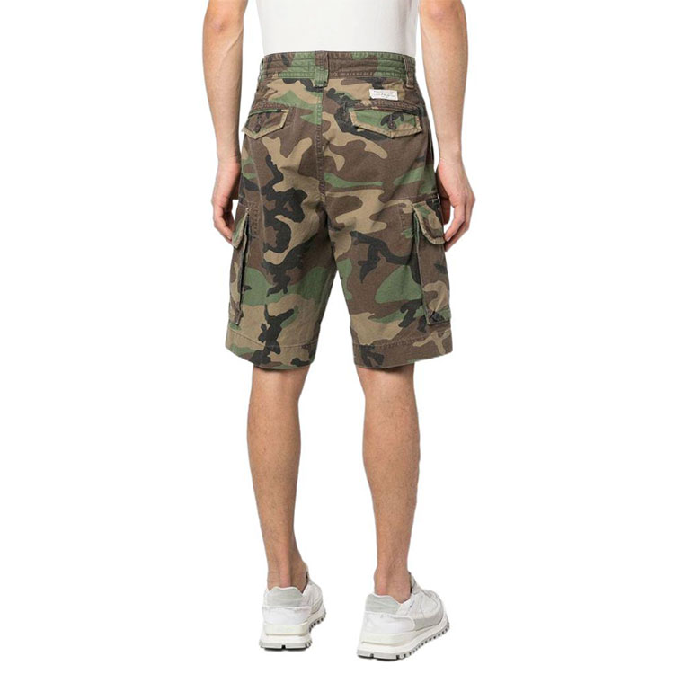 Shop Polo Ralph Lauren SS23 Pantalones Cortos Cargo Camuflaje Verde con Logo Trasero. 710748127-001