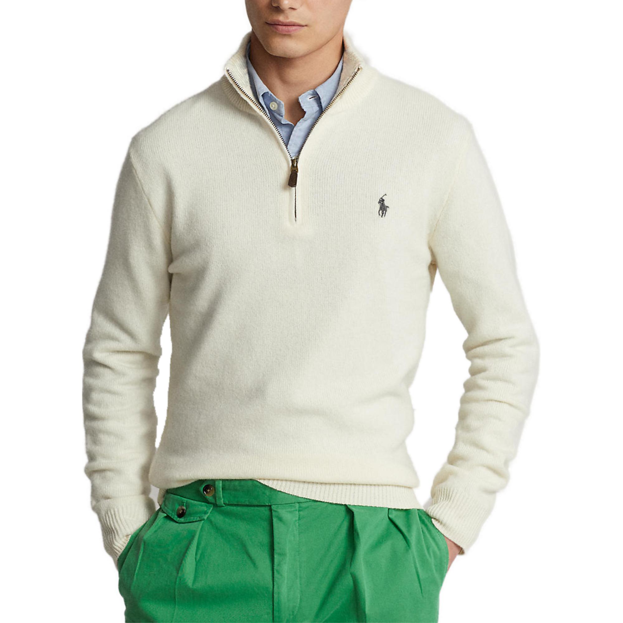 Lookbook 폴로 랄프 로렌 SS23 로고 자수 남성용 하프집 스웨터 화이트. 710777743-003