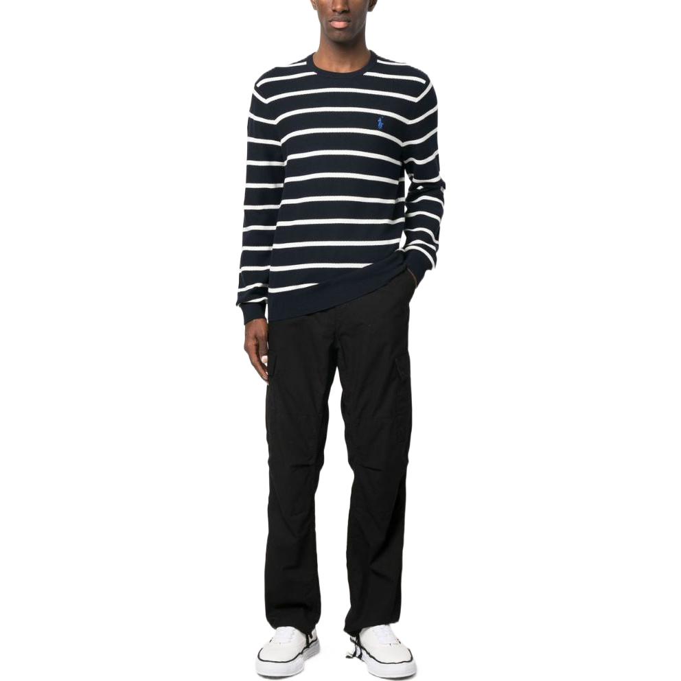 Lookbook 폴로 랄프 로렌 SS23 스트라이프 스몰 로고 크루넥 스웻셔츠 블랙. 710899202-001