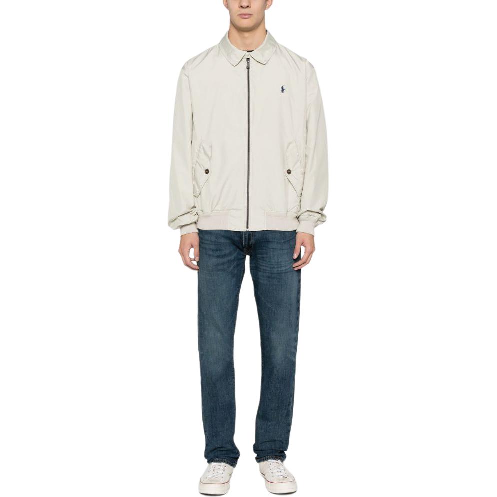 Lookbook 폴로 랄프 로렌 SS24 블루 슬림핏 테이퍼드 로우웨이스트 로고 데님 진. 710781455-001