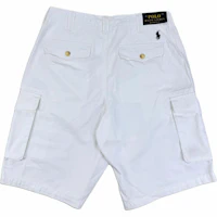 Lookbook Polo Ralph Lauren SS25 白色直筒休閒短褲,附品牌標誌貼布。 710726941-006