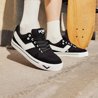 PONY Atop Bajo 'Negro' 241U1AT02BK Details for PONY Atop Bajo 'Negro' 241U1AT02BK