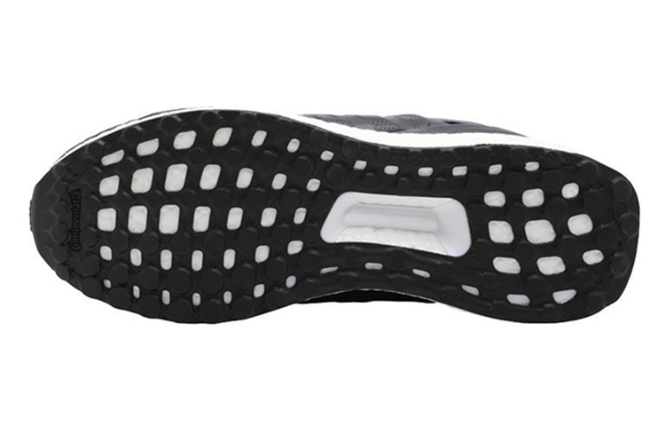 Shop 保时捷设计 x 阿迪达斯 UltraBoost 训练鞋「黑色」 S81204