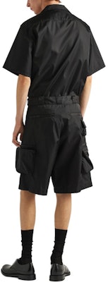 普拉达黑色休闲短裤带侧拉链口袋 SPH393-1WQ8-F0002-S-OOO Shop 普拉达黑色休闲短裤带侧拉链口袋 SPH393-1WQ8-F0002-S-OOO