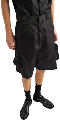 普拉达黑色休闲短裤带侧拉链口袋 SPH393-1WQ8-F0002-S-OOO Purchase 普拉达黑色休闲短裤带侧拉链口袋 SPH393-1WQ8-F0002-S-OOO