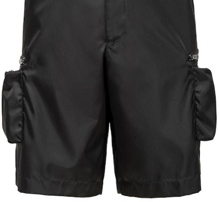 普拉达黑色休闲短裤带侧拉链口袋 SPH393-1WQ8-F0002-S-OOO Sizing 普拉达黑色休闲短裤带侧拉链口袋 SPH393-1WQ8-F0002-S-OOO