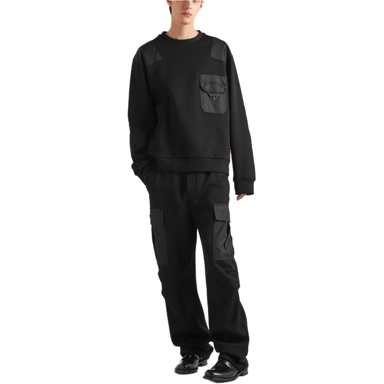 Lookbook PRADA Baju Sweater Leher Bulat Hitam dengan Reka Bentuk Tampalan Warna. UJL35B-11JE-F0806-S-OOO