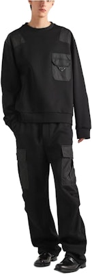 PRADA Baju Sweater Leher Bulat Hitam dengan Reka Bentuk Tampalan Warna. UJL35B-11JE-F0806-S-OOO Lookbook PRADA Baju Sweater Leher Bulat Hitam dengan Reka Bentuk Tampalan Warna. UJL35B-11JE-F0806-S-OOO