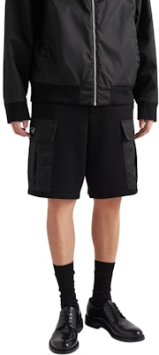 普拉达 黑色弹力腰直筒休闲短裤附标志补丁 UJP229-11JE-F0806-S-OOO Lookbook 普拉达 黑色弹力腰直筒休闲短裤附标志补丁 UJP229-11JE-F0806-S-OOO