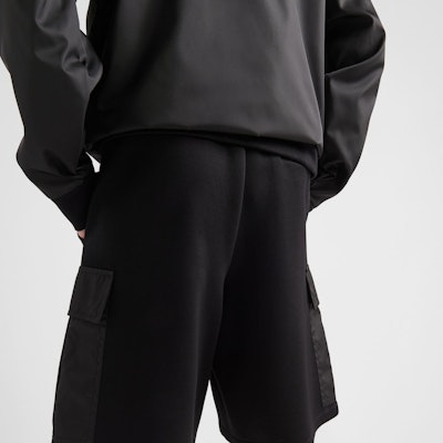 普拉达 黑色弹力腰直筒休闲短裤附标志补丁 UJP229-11JE-F0806-S-OOO Details for 普拉达 黑色弹力腰直筒休闲短裤附标志补丁 UJP229-11JE-F0806-S-OOO