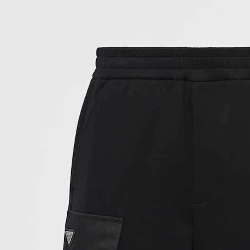 Sizing 普拉达 黑色弹力腰直筒休闲短裤附标志补丁 UJP229-11JE-F0806-S-OOO