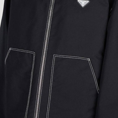 프라다 블랙 루즈핏 로고 지퍼 긴소매 재킷. SGC278-11HJ-F0002 Sizing 프라다 블랙 루즈핏 로고 지퍼 긴소매 재킷. SGC278-11HJ-F0002