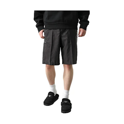 PRADA Black Mid-Waist Casual Shorts with Logo and Zipper Design. SPG32-1WQ9-F0002