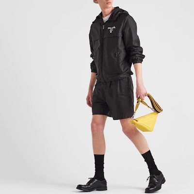 프라다 블랙 리나일론 솔리드 수영 쇼츠. UB333107L-F0002-S-221 Lookbook 프라다 블랙 리나일론 솔리드 수영 쇼츠. UB333107L-F0002-S-221