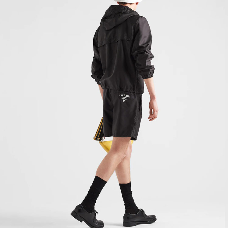 Shop 프라다 블랙 리나일론 솔리드 수영 쇼츠. UB333107L-F0002-S-221