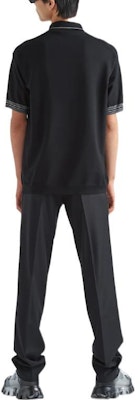 PRADA Polo Negra de Manga Corta con Logo Frontal Estampado. UMB488-12D8-F0002-S-231 Lookbook PRADA Polo Negra de Manga Corta con Logo Frontal Estampado. UMB488-12D8-F0002-S-231