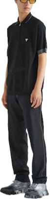PRADA Polo Negra de Manga Corta con Logo Frontal Estampado. UMB488-12D8-F0002-S-231 Shop PRADA Polo Negra de Manga Corta con Logo Frontal Estampado. UMB488-12D8-F0002-S-231
