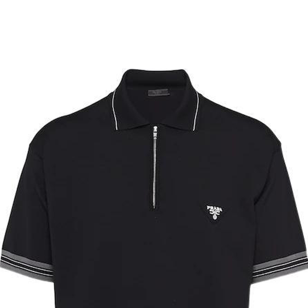 Purchase PRADA Polo Negra de Manga Corta con Logo Frontal Estampado. UMB488-12D8-F0002-S-231