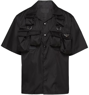 普拉达黑色短袖衬衫三角形金属标志徽章。 SC768-1WQ8_F0002-S-OOO Buy 普拉达黑色短袖衬衫三角形金属标志徽章。 SC768-1WQ8_F0002-S-OOO