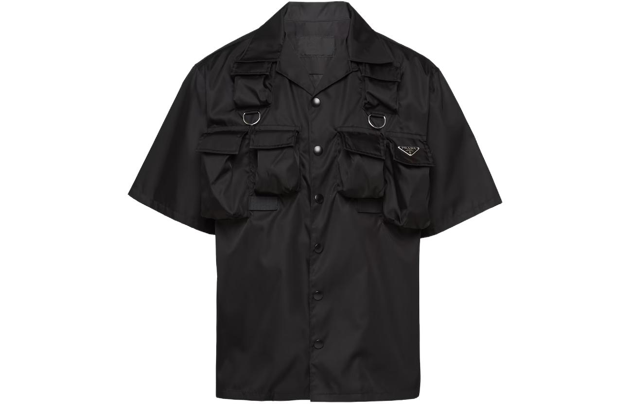 Order 普拉达黑色短袖衬衫三角形金属标志徽章。 SC768-1WQ8_F0002-S-OOO