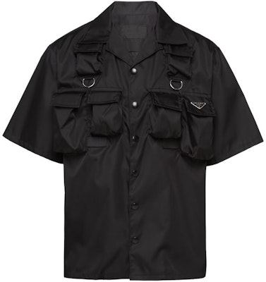 普拉达黑色短袖衬衫三角形金属标志徽章。 SC768-1WQ8_F0002-S-OOO Order 普拉达黑色短袖衬衫三角形金属标志徽章。 SC768-1WQ8_F0002-S-OOO