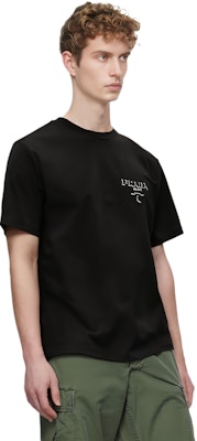 프라다 블랙 로고 프린트 크루넥 반팔 티셔츠 UJN896-14K7-F0002-S-OOO Shop 프라다 블랙 로고 프린트 크루넥 반팔 티셔츠 UJN896-14K7-F0002-S-OOO