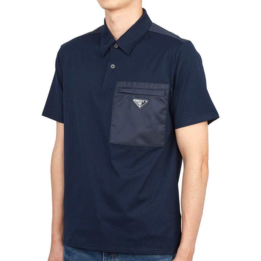 Shop Camiseta Negra de Manga Corta PRADA con Logo y Botones. UJN703-1YED-F044V