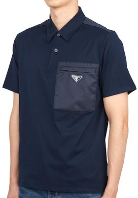 Camiseta Negra de Manga Corta PRADA con Logo y Botones. UJN703-1YED-F044V Shop Camiseta Negra de Manga Corta PRADA con Logo y Botones. UJN703-1YED-F044V