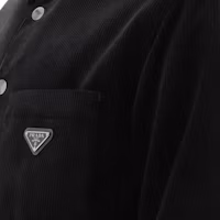Shop PRADA Kemeja Lengan Panjang Hitam Single-Breasted dengan Detail Logo. SC554M-144R-F0002