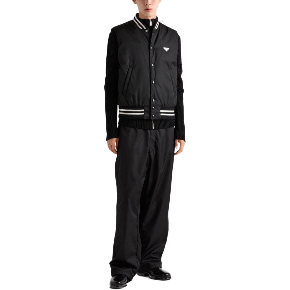 Lookbook PRADA  Sweater Hitam Slim-Fit Knit dengan Logo Patch. UMG355-15O6-F0002-S-OOO