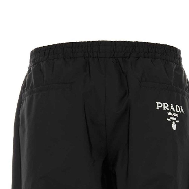 Shop PRADA 黑色直筒弹力腰休闲短裤 SPH218-107L-F0002-S-221
