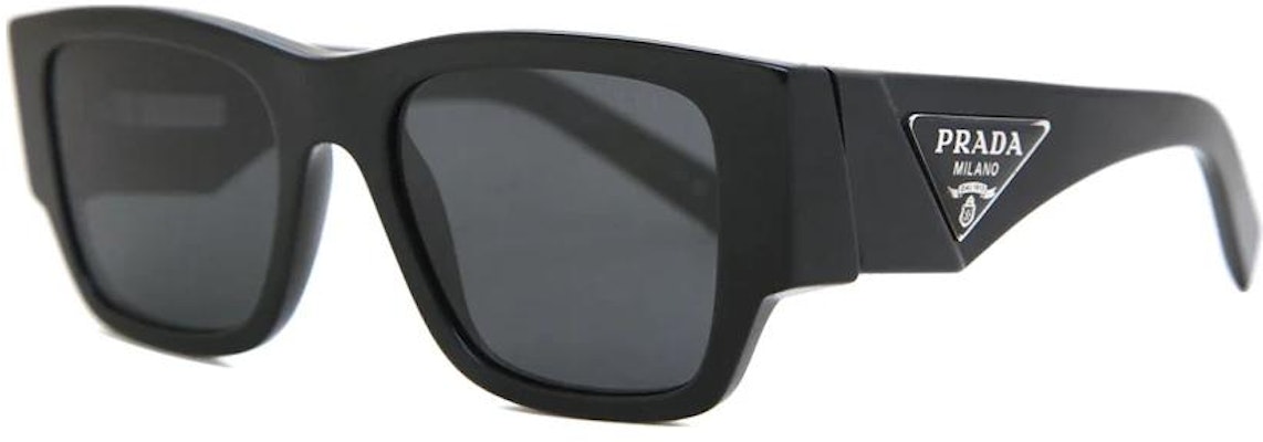 普拉达黑色太阳镜,标志性三角LOGO与不规则镜框。 SPR10Z-1AB5S0 Buy 普拉达黑色太阳镜,标志性三角LOGO与不规则镜框。 SPR10Z-1AB5S0