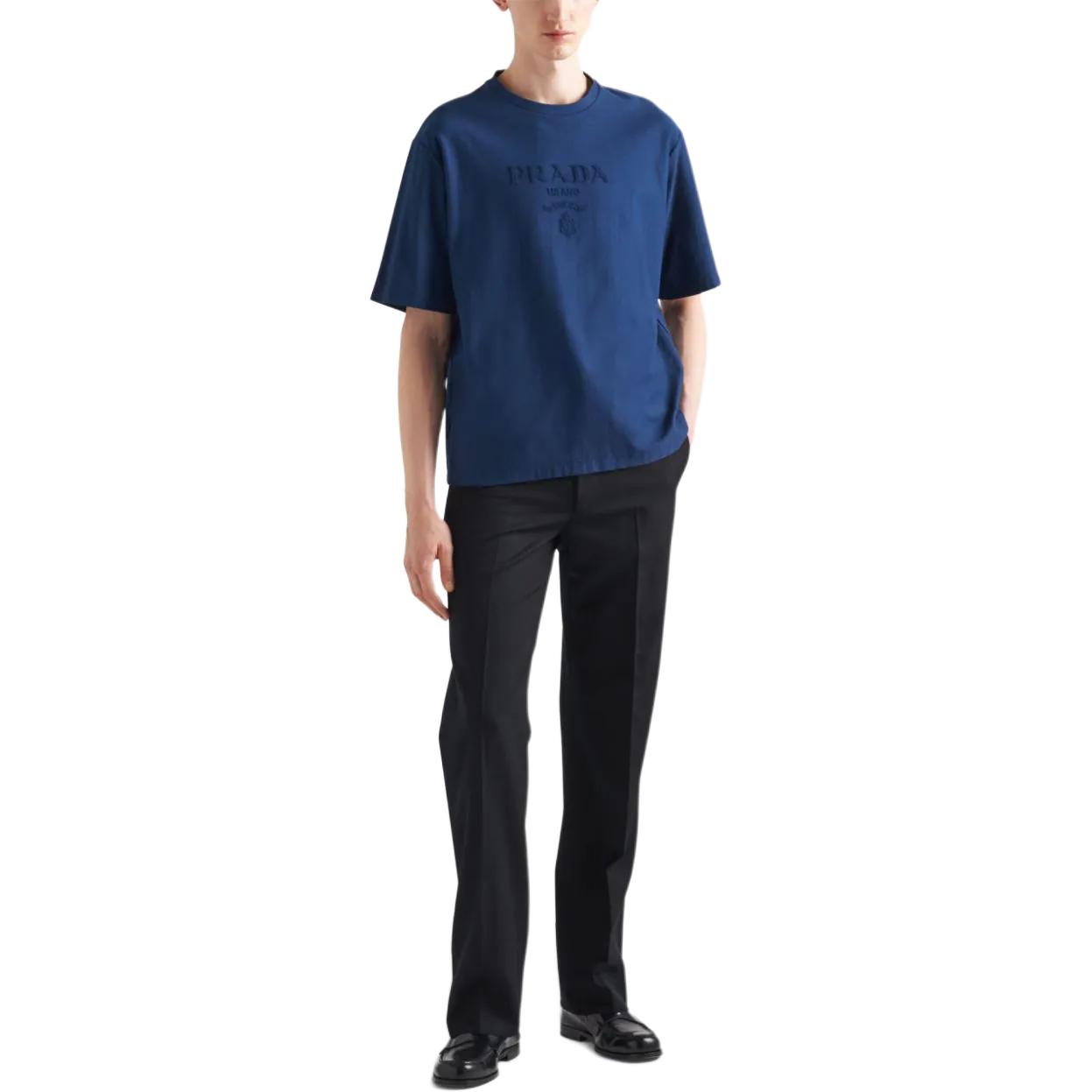 Lookbook 프라다 블루 오버사이즈 로고 프린트 크루넥 티셔츠. UJN897-14LB-F0008-S-OOO