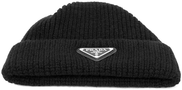 PRADA Topi Rajut Cashmere dengan Logo Patch - Hitam. UMD489_3IM_F0002_S_211 Sizing PRADA Topi Rajut Cashmere dengan Logo Patch - Hitam. UMD489_3IM_F0002_S_211