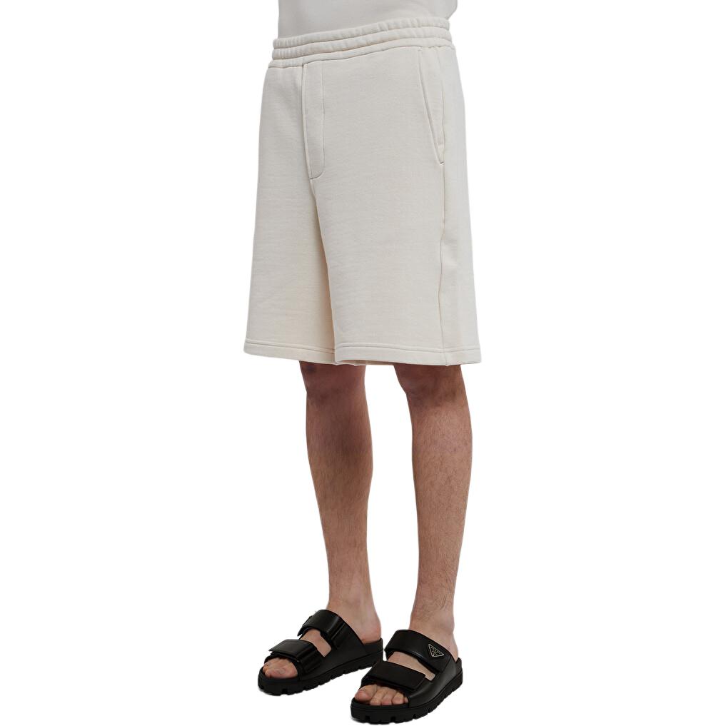 Shop PRADA 修身弹力腰带休闲短裤天然色. UJP22414LJF0018