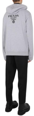 普拉达灰色修身字母印花连帽拉链外套 UJL02B-1Y13-F0031 Shop 普拉达灰色修身字母印花连帽拉链外套 UJL02B-1Y13-F0031