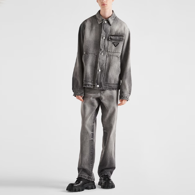 Lookbook Chaqueta Casual de Mezclilla Gris de Prada con Botón Simple. GEB231-13B4-F01AY-S-232