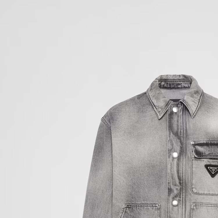 Sizing Chaqueta Casual de Mezclilla Gris de Prada con Botón Simple. GEB231-13B4-F01AY-S-232