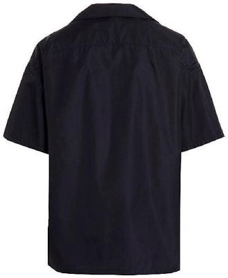 프라다 네이비 블루 삼각 로고 나일론 반팔 셔츠. SC608-1WQ8-F0SVF-05 Lookbook 프라다 네이비 블루 삼각 로고 나일론 반팔 셔츠. SC608-1WQ8-F0SVF-05