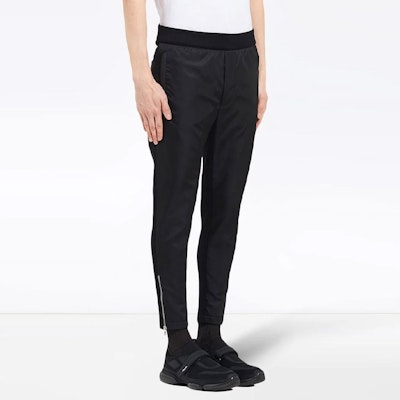 PRADA 素色功能性慢跑褲 黑色 UJP121S1921R4H-F0806 Shop PRADA 素色功能性慢跑褲 黑色 UJP121S1921R4H-F0806