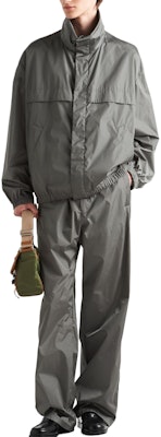 프라다 솔리드 컬러 지퍼 업 자켓 그레이 SGC622-148U-F0D65-S-OOO Lookbook 프라다 솔리드 컬러 지퍼 업 자켓 그레이 SGC622-148U-F0D65-S-OOO