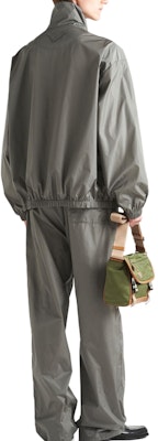 프라다 솔리드 컬러 지퍼 업 자켓 그레이 SGC622-148U-F0D65-S-OOO Shop 프라다 솔리드 컬러 지퍼 업 자켓 그레이 SGC622-148U-F0D65-S-OOO