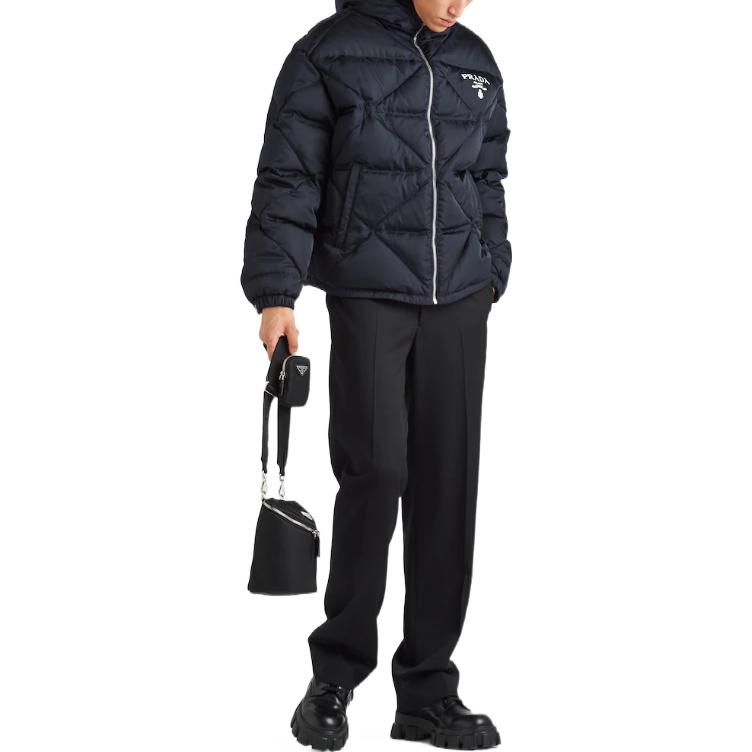 Lookbook Chaqueta Acolchada con Capucha PRADA Logo Sólido - Azul. SGC114-1WQ8-F0SVF-S-222