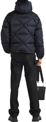 Chaqueta Acolchada con Capucha PRADA Logo Sólido - Azul. SGC114-1WQ8-F0SVF-S-222 Shop Chaqueta Acolchada con Capucha PRADA Logo Sólido - Azul. SGC114-1WQ8-F0SVF-S-222