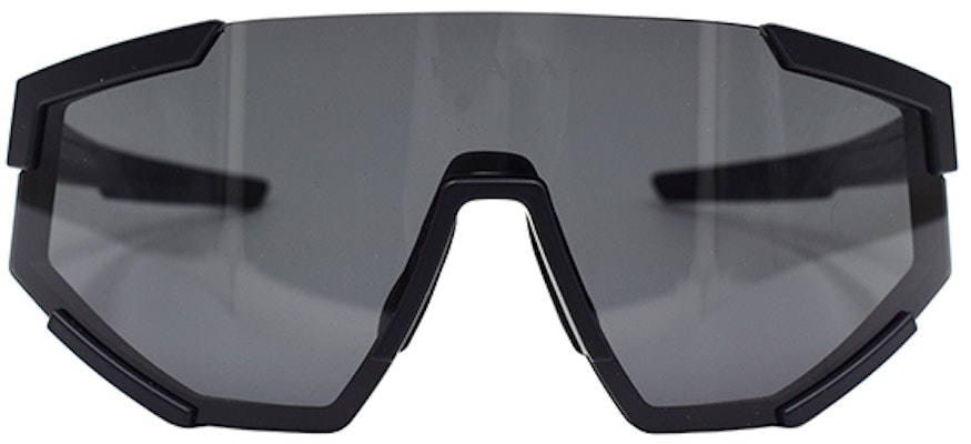 PRADA Cermin Mata Sporty Road Trip, Rekaan Bergaya Bentuk Tidak Teratur SPS04W-F-DG0-06F Lookbook PRADA Cermin Mata Sporty Road Trip, Rekaan Bergaya Bentuk Tidak Teratur SPS04W-F-DG0-06F