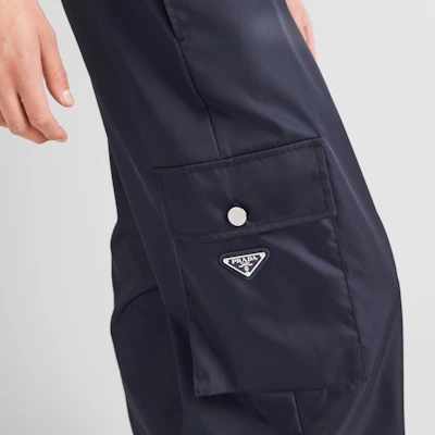 PRADA Celana Kasual Straight-Leg dengan Saku Samping - Biru SPH243-1WQ8-F0SVF-S-231 Sizing PRADA Celana Kasual Straight-Leg dengan Saku Samping - Biru SPH243-1WQ8-F0SVF-S-231