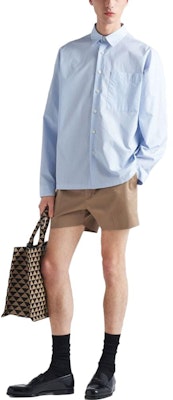 프라다 스트라이프 프린트 긴팔 자외선 차단 셔츠 - 블루. SC609-12U9-F03EM-S-221 Lookbook 프라다 스트라이프 프린트 긴팔 자외선 차단 셔츠 - 블루. SC609-12U9-F03EM-S-221